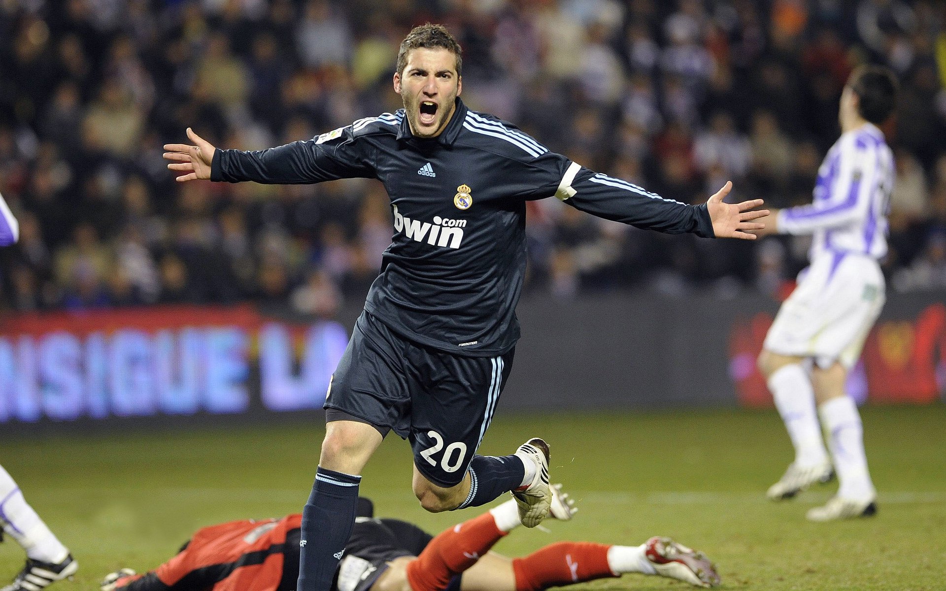 唐纳德·高尔的快速反应与突破能力，突破对手防线，唐纳德高斯简介