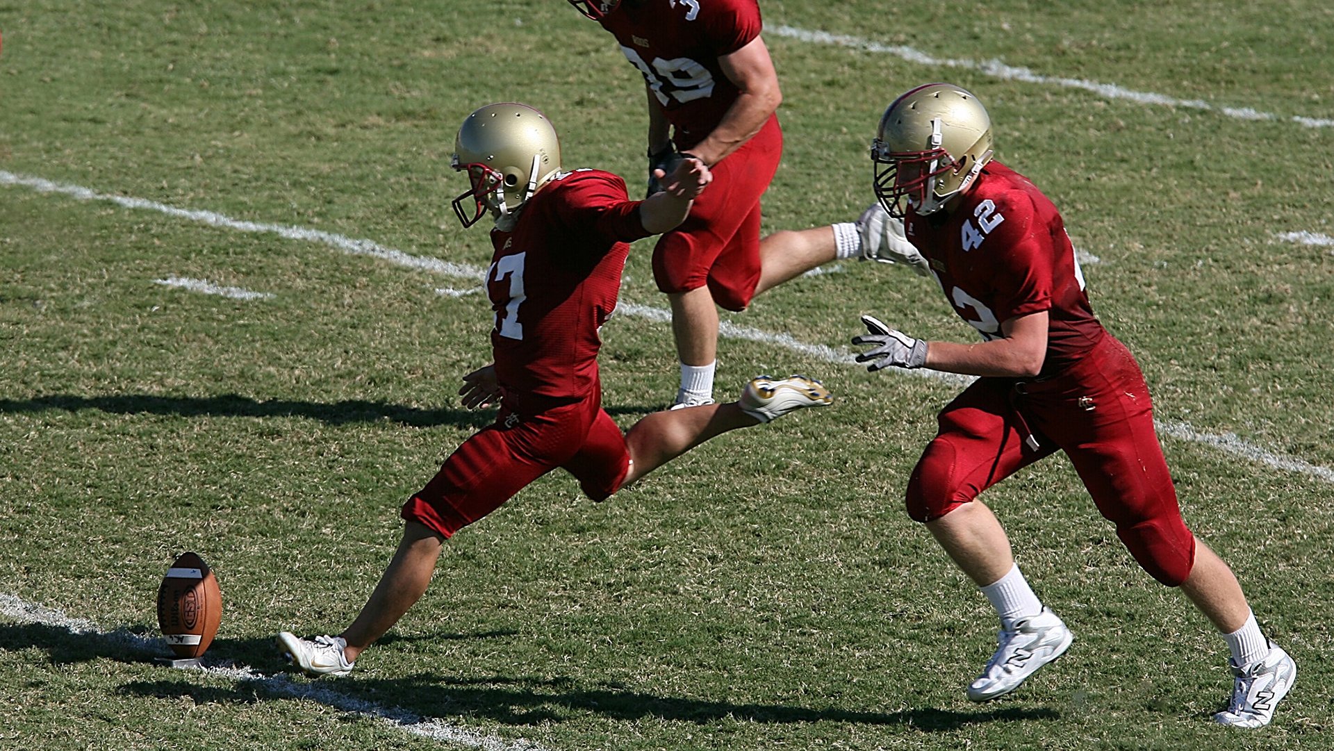 开云官方网页登录-约翰·恩多耶-布鲁阿尔稳定发挥赢得满堂彩，多恩布什